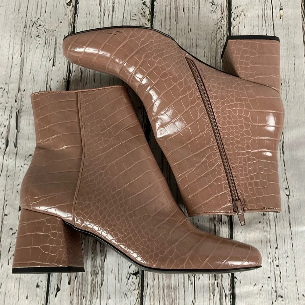 Steve Madden “Darma” Crocodile Embossed Ankle Boots Blush Tan Bootie Sz 10 - Picture 8 of 9